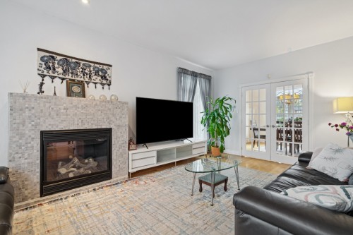 Salon - 263 Rue Des Échevins, Saint-Jean-Sur-Richelieu, QC - Indoor Photo Showing Living Room With Fireplace