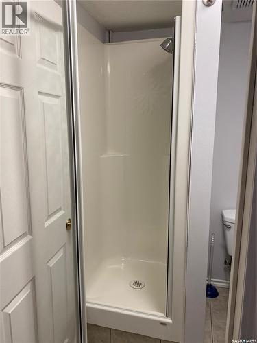 209 8Th Street E, Prince Albert, SK - Indoor Photo Showing Bathroom