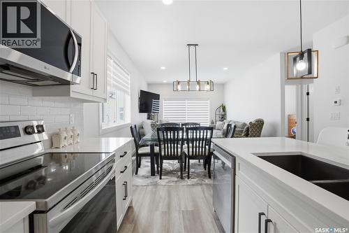 194 Sharma Lane, Saskatoon, SK - Indoor Photo Showing Kitchen With Upgraded Kitchen
