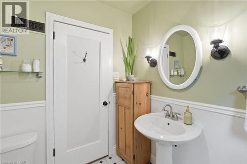 16 Burris Street, Hamilton, ON - Indoor Photo Showing Bathroom
