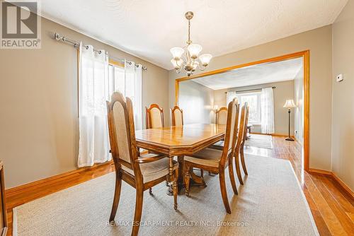 19 Glenhaven Court, Hamilton, ON - Indoor Photo Showing Dining Room