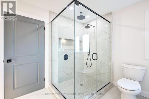 4282 Liberty Cross, London South (South V), ON - Indoor Photo Showing Bathroom