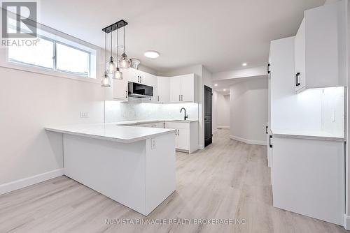 4282 Liberty Cross, London South (South V), ON - Indoor Photo Showing Kitchen