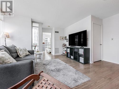 906 - 11 Brunel Court, Toronto, ON - Indoor Photo Showing Living Room