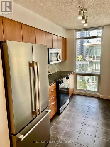 906 - 11 Brunel Court, Toronto, ON - Indoor Photo Showing Kitchen