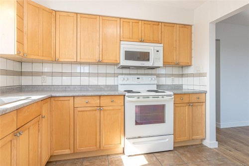 2148 Dodds Rd, Nanaimo, BC - Indoor Photo Showing Kitchen