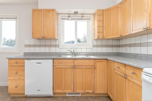 2148 Dodds Rd, Nanaimo, BC - Indoor Photo Showing Kitchen With Double Sink