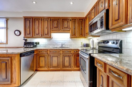 2405 Rosemary Drive, Mississauga, ON - Indoor Photo Showing Kitchen