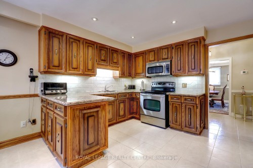 2405 Rosemary Drive, Mississauga, ON - Indoor Photo Showing Kitchen