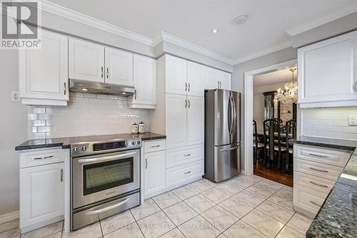 4085 Twine Crescent, Mississauga, ON - Indoor Photo Showing Kitchen With Upgraded Kitchen