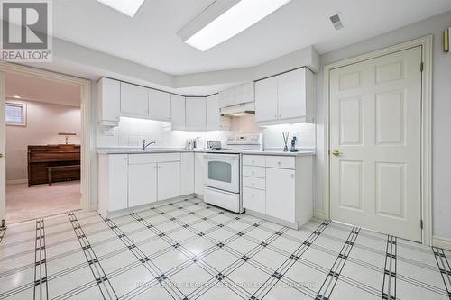 4085 Twine Crescent, Mississauga, ON - Indoor Photo Showing Kitchen