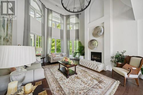 12 Deer Run, Uxbridge, ON - Indoor Photo Showing Living Room With Fireplace