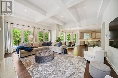 12 Deer Run, Uxbridge, ON - Indoor Photo Showing Living Room
