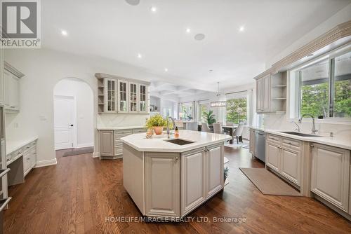 12 Deer Run, Uxbridge, ON - Indoor Photo Showing Kitchen With Upgraded Kitchen