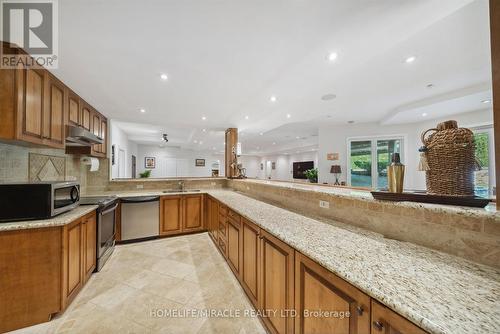 12 Deer Run, Uxbridge, ON - Indoor Photo Showing Kitchen
