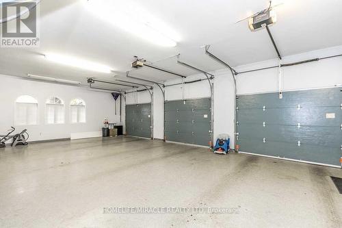 12 Deer Run, Uxbridge, ON - Indoor Photo Showing Garage