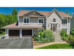 48 Peters DR  Fredericton, NB E3A 0L2