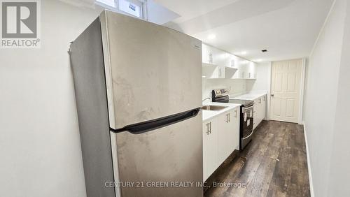 658 Coach Drive, Mississauga, ON - Indoor Photo Showing Kitchen