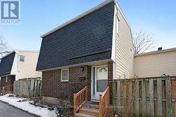 221 PETRIE LANE  Ottawa, ON K2K 1Z5