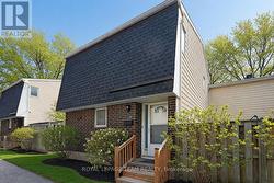 221 PETRIE LANE  Ottawa, ON K2K 1Z5