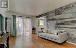 27 - 10 LEITH HILL ROAD Toronto, ON M2J 1Z2