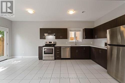 81 Grove Street, Welland (Welland Downtown), ON - Indoor Photo Showing Kitchen