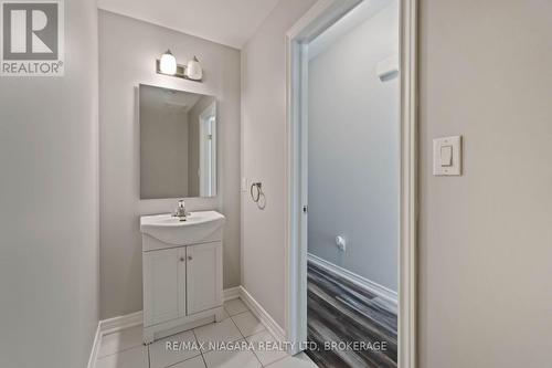 81 Grove Street, Welland (Welland Downtown), ON - Indoor Photo Showing Bathroom