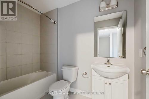 81 Grove Street, Welland (Welland Downtown), ON - Indoor Photo Showing Bathroom