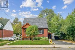 UPPER - 24 GLENBURN AVENUE Toronto, ON M4B 2X2