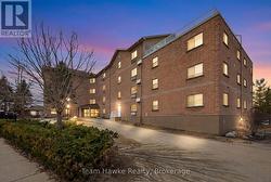 PH4 - 4 BECK BOULEVARD Penetanguishene, ON L9M 2H3