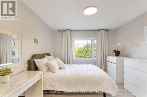 4434 Cedar Springs Road, Burlington, ON - Indoor Photo Showing Bedroom