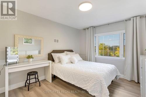 4434 Cedar Springs Road, Burlington, ON - Indoor Photo Showing Bedroom