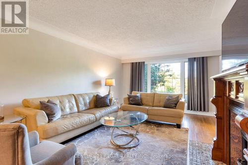 4434 Cedar Springs Road, Burlington, ON - Indoor Photo Showing Living Room