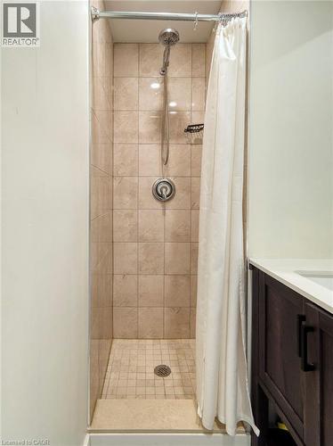 29 Andrew Street, Kitchener, ON - Indoor Photo Showing Bathroom