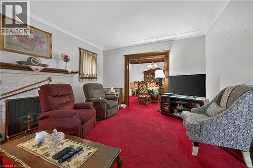 96 Barnesdale Boulevard, Hamilton, ON - Indoor Photo Showing Living Room