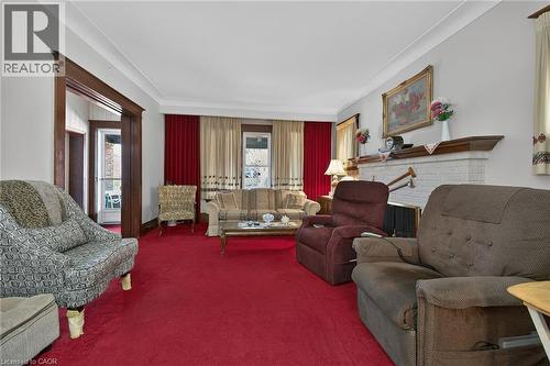 96 Barnesdale Boulevard, Hamilton, ON - Indoor Photo Showing Living Room