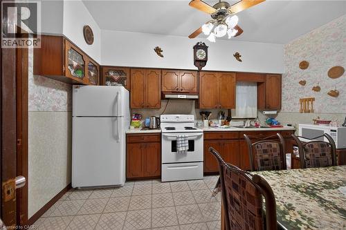96 Barnesdale Boulevard, Hamilton, ON - Indoor Photo Showing Kitchen
