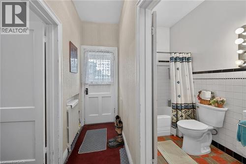 96 Barnesdale Boulevard, Hamilton, ON - Indoor Photo Showing Bathroom