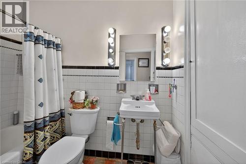 96 Barnesdale Boulevard, Hamilton, ON - Indoor Photo Showing Bathroom