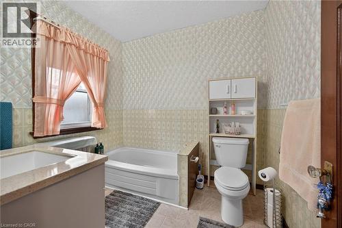 96 Barnesdale Boulevard, Hamilton, ON - Indoor Photo Showing Bathroom
