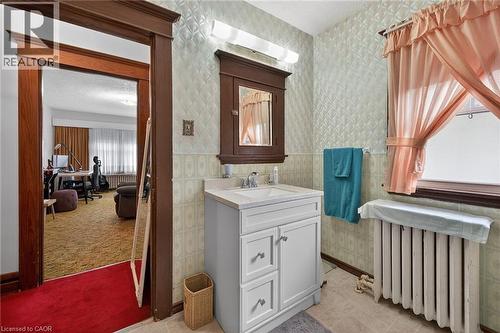96 Barnesdale Boulevard, Hamilton, ON - Indoor Photo Showing Bathroom
