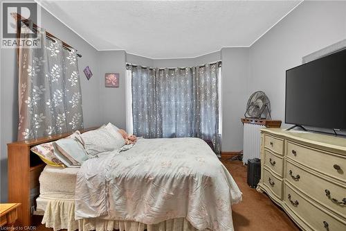 96 Barnesdale Boulevard, Hamilton, ON - Indoor Photo Showing Bedroom