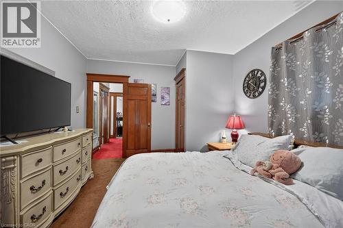 96 Barnesdale Boulevard, Hamilton, ON - Indoor Photo Showing Bedroom