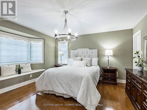 7123 Gillespie Lane, Mississauga, ON - Indoor Photo Showing Bedroom
