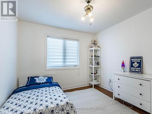 7123 Gillespie Lane, Mississauga, ON - Indoor Photo Showing Bedroom