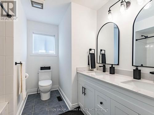 7123 Gillespie Lane, Mississauga, ON - Indoor Photo Showing Bathroom