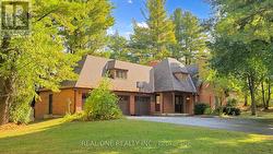 465 WOODLAND ACRES CRESCENT  Vaughan, ON L6A 1G2