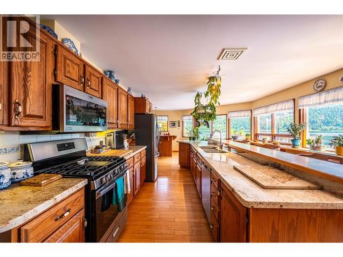 1896 3A Highway, Nelson, BC - Indoor Photo Showing Kitchen