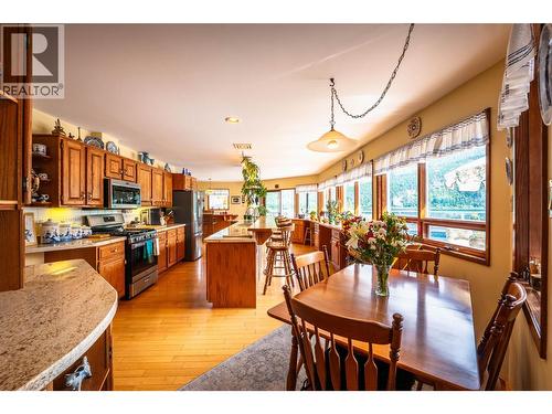 1896 3A Highway, Nelson, BC - Indoor Photo Showing Dining Room