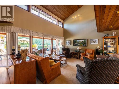 1896 3A Highway, Nelson, BC - Indoor Photo Showing Living Room